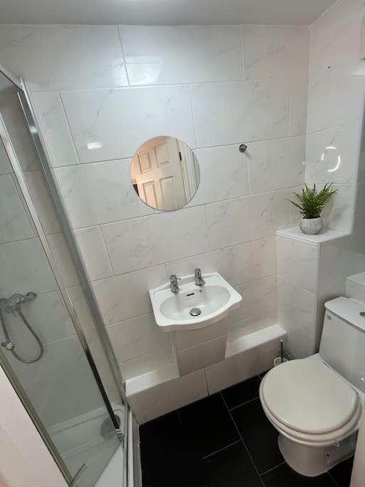 Modern & Stylish Haven In Heart Of London Apartment ภายนอก รูปภาพ